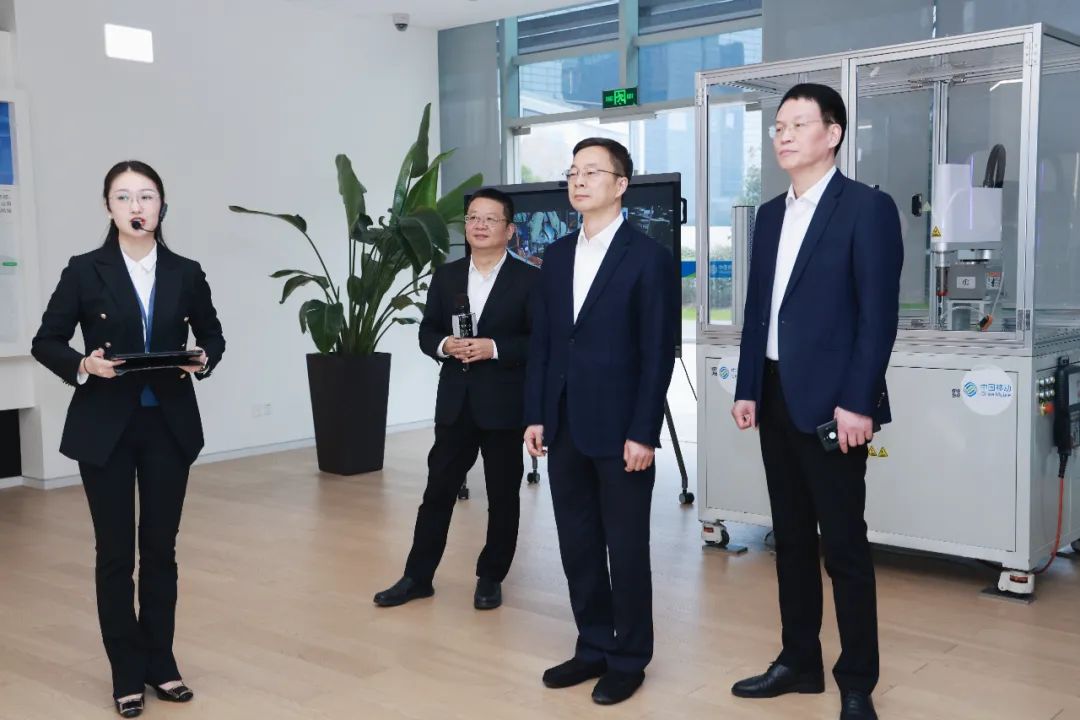 化工公司網(wǎng)站模板,化工公司網(wǎng)頁模板,響應(yīng)式模板,網(wǎng)站制作,網(wǎng)站建站 圖片