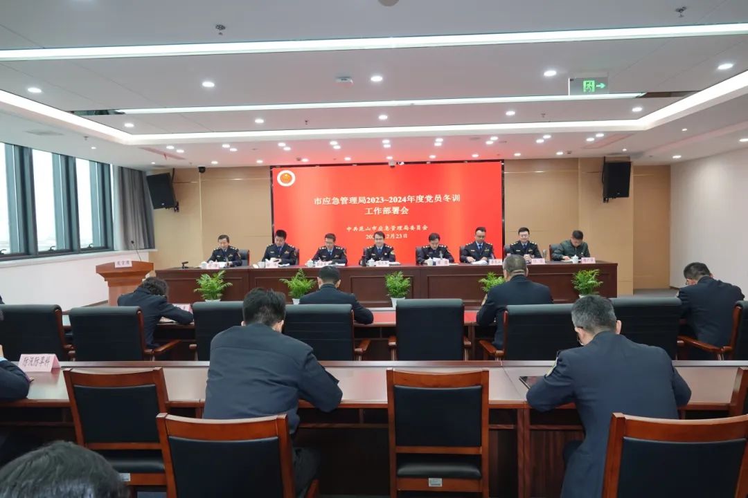 化工公司網(wǎng)站模板,化工公司網(wǎng)頁模板,響應式模板,網(wǎng)站制作,網(wǎng)站建站 圖片