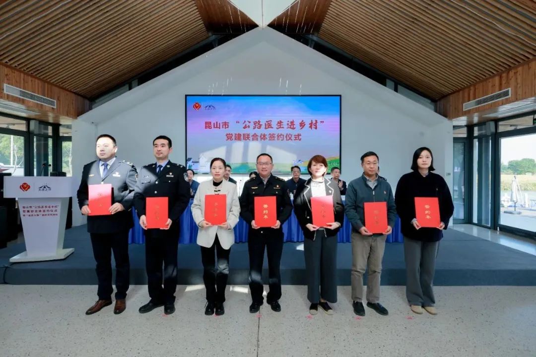 化工公司網(wǎng)站模板,化工公司網(wǎng)頁模板,響應式模板,網(wǎng)站制作,網(wǎng)站建站 圖片