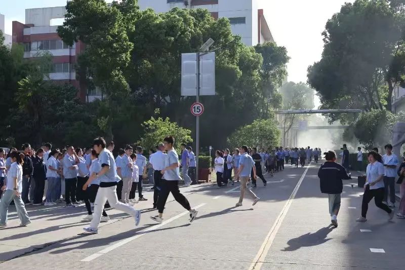 化工公司網站模板,化工公司網頁模板,響應式模板,網站制作,網站建站 圖片